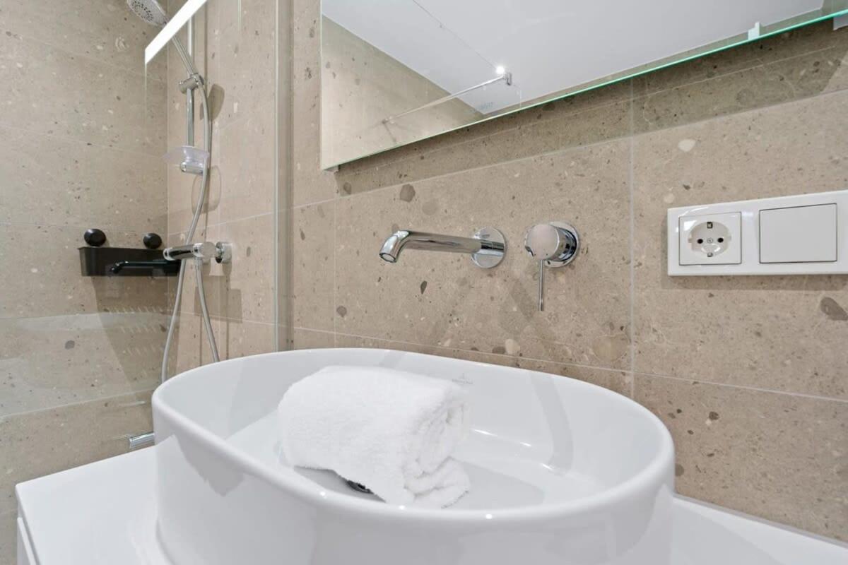 Apartamento Luxurious 2Br Apt With Balcony In Luxemburgo Exterior foto